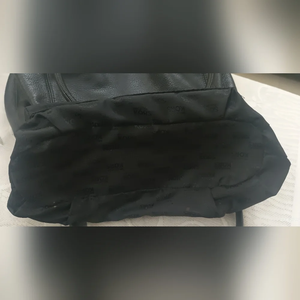 Authentic Michael Kors Leather Medium East West Ring Tote in Black - Picture 12 of 13